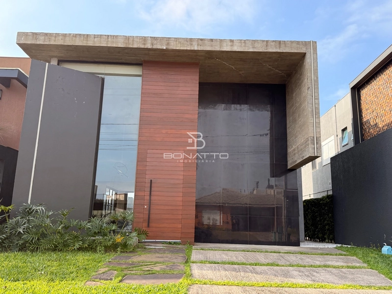 Espetacular casa mobiliada, beira lago com piscina.: 2ª foto da galeria de imagens do imóvel