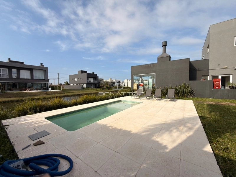 Espetacular casa mobiliada, beira lago com piscina.: 5ª foto da galeria de imagens do imóvel