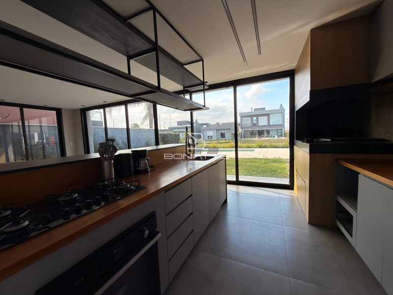 Espetacular casa mobiliada, beira lago com piscina.: 21ª foto da galeria de imagens do imóvel
