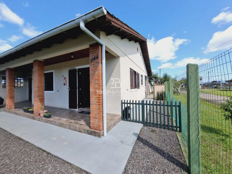 Casa à venda em Atlântida Sul: 1ª foto da galeria de imagens do imóvel