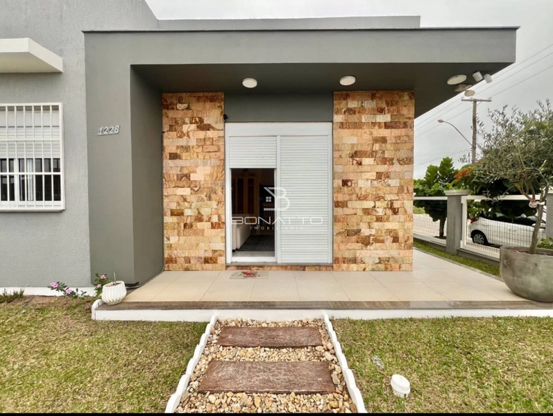 Casa à venda em Atlântida Sul, com 3 dormitórios, frente leste: 2ª foto da galeria de imagens do imóvel