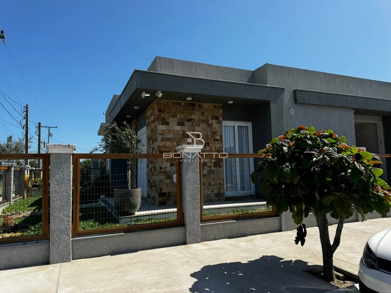 Casa à venda em Atlântida Sul, com 3 dormitórios, frente leste: 3ª foto da galeria de imagens do imóvel