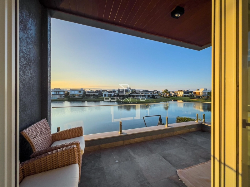 Casa à venda com 4 suites beira lago: 46ª foto da galeria de imagens do imóvel