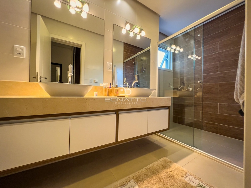Casa à venda com 4 suites beira lago: 49ª foto da galeria de imagens do imóvel
