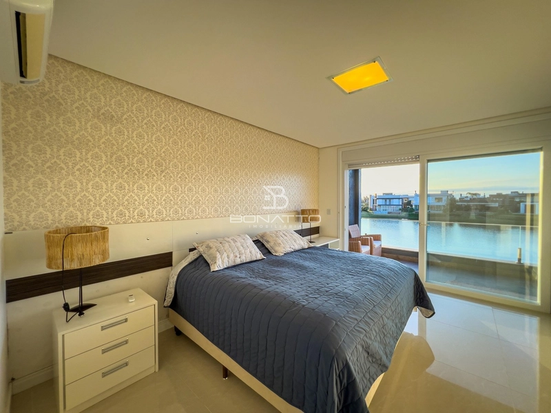 Casa à venda com 4 suites beira lago: 44ª foto da galeria de imagens do imóvel