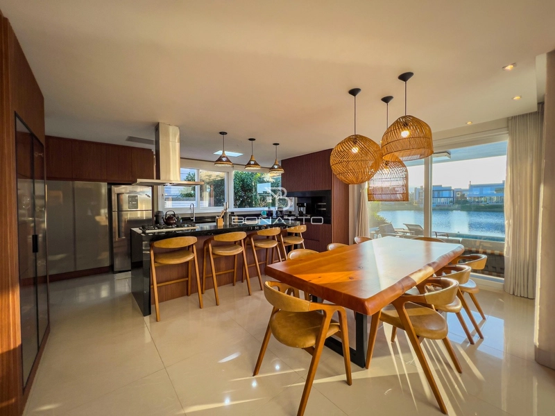 Casa à venda com 4 suites beira lago: 8ª foto da galeria de imagens do imóvel