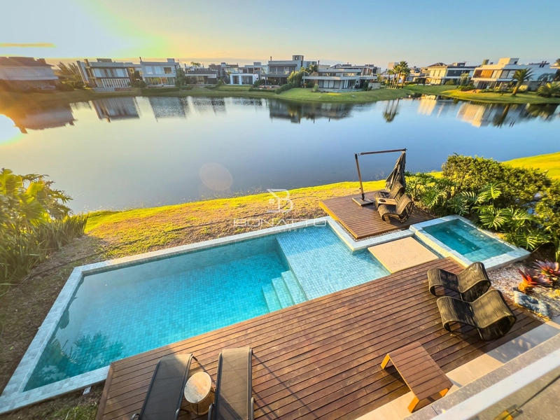 Casa à venda com 4 suites beira lago: 32ª foto da galeria de imagens do imóvel