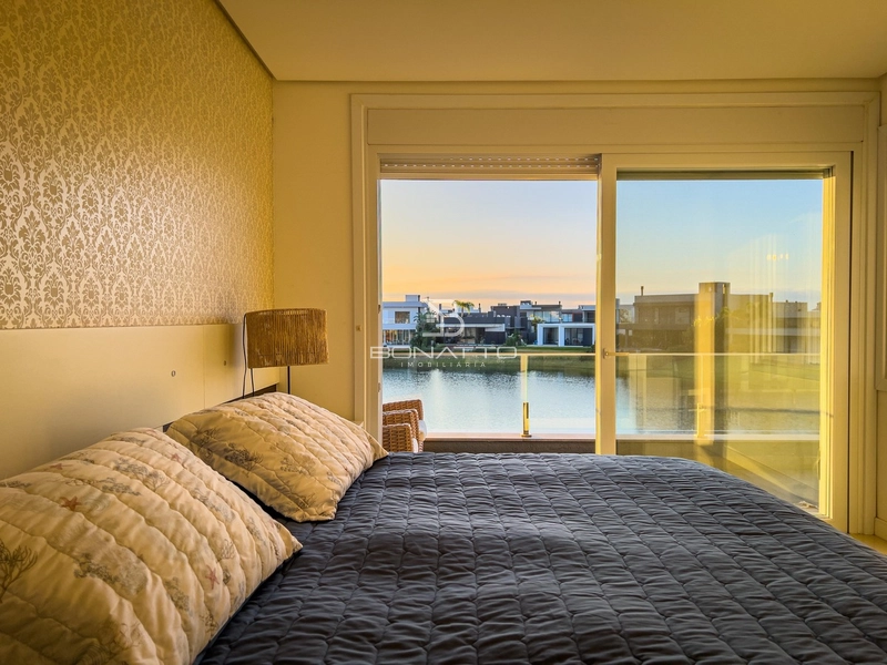Casa à venda com 4 suites beira lago: 50ª foto da galeria de imagens do imóvel