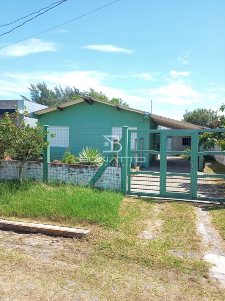 Ótima Casa em Atlântida Sul: 1ª foto da galeria de imagens do imóvel