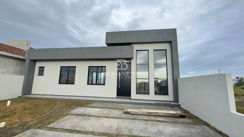 Casa à venda em Atlântida Sul: 1ª foto da galeria de imagens do imóvel