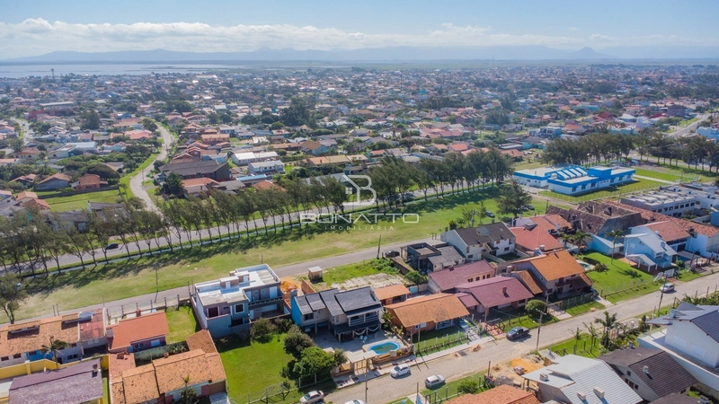 Sobrado com piscina a venda em Imbé: 11ª foto da galeria de imagens do imóvel
