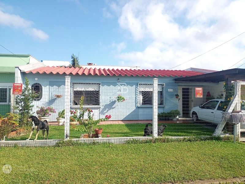 Ótima Casa em Atlântida Sul: 1ª foto da galeria de imagens do imóvel