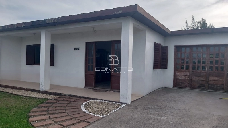 Casa à Venda em Atlântida Sul – Conforto e Qualidade!: 1ª foto da galeria de imagens do imóvel