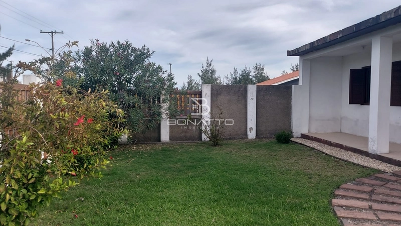 Casa à Venda em Atlântida Sul – Conforto e Qualidade!: 2ª foto da galeria de imagens do imóvel