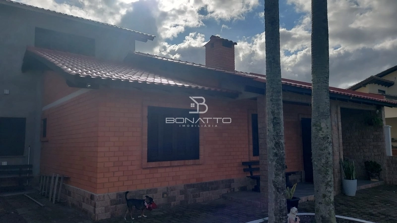 Casa à Venda próxima ao mar em Atlântida Sul – Conforto e Lazer!: 1ª foto da galeria de imagens do imóvel