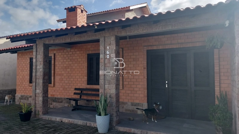 Casa à Venda próxima ao mar em Atlântida Sul – Conforto e Lazer!: 2ª foto da galeria de imagens do imóvel