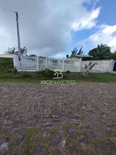 Casa em Atlântida Sul: 2ª foto da galeria de imagens do imóvel