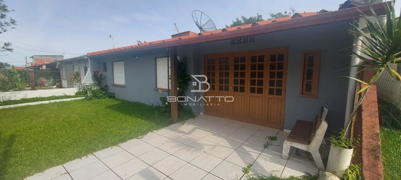 Casa à venda em Atlântida Sul – Conforto e espaço para sua família!: 1ª foto da galeria de imagens do imóvel