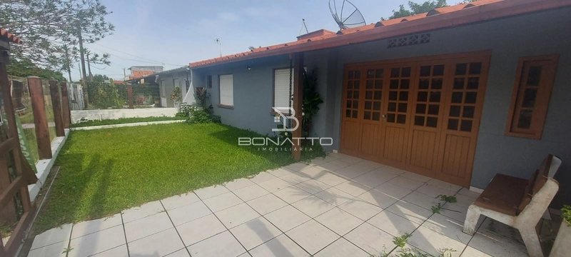 Casa à venda em Atlântida Sul – Conforto e espaço para sua família!: 2ª foto da galeria de imagens do imóvel