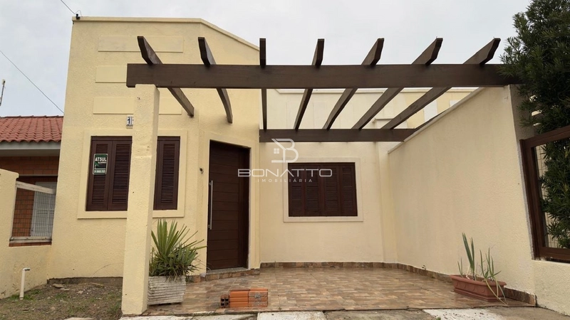Casa á venda em Atlântida Sul: 1ª foto da galeria de imagens do imóvel