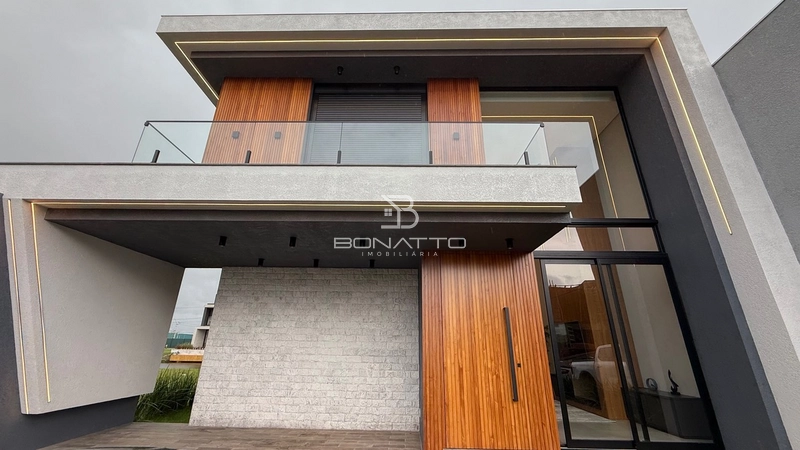 Casa beira lago no condomínio zen