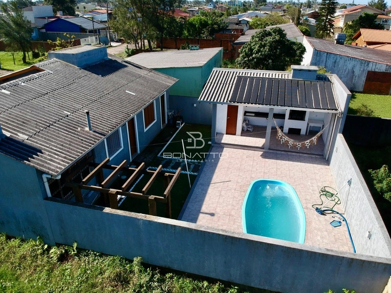 Casa á venda em Atlântida Sul: 3ª foto da galeria de imagens do imóvel