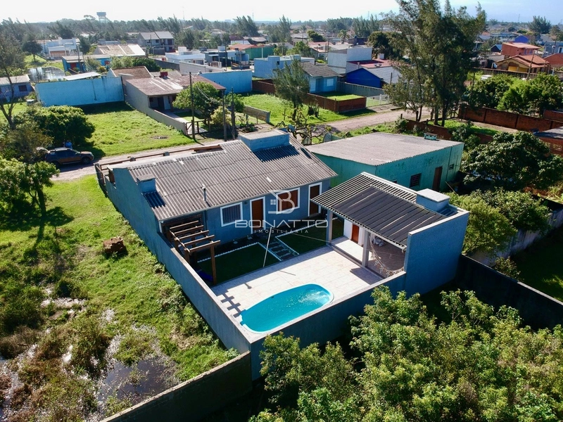 Casa á venda em Atlântida Sul: 2ª foto da galeria de imagens do imóvel