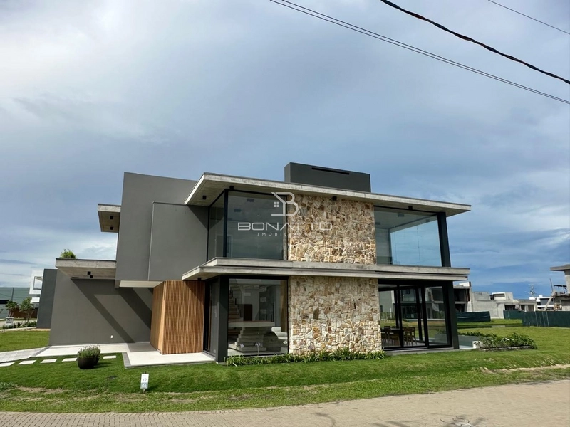 Sobrado de Alto Padrão: 2ª foto da galeria de imagens do imóvel