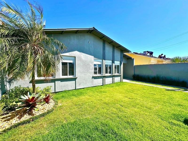 Casa á venda em Atlântida sul: 2ª foto da galeria de imagens do imóvel