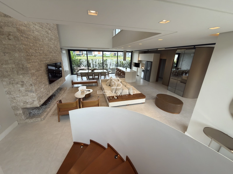 Beira lago em condomínio fechado: 4ª foto da galeria de imagens do imóvel