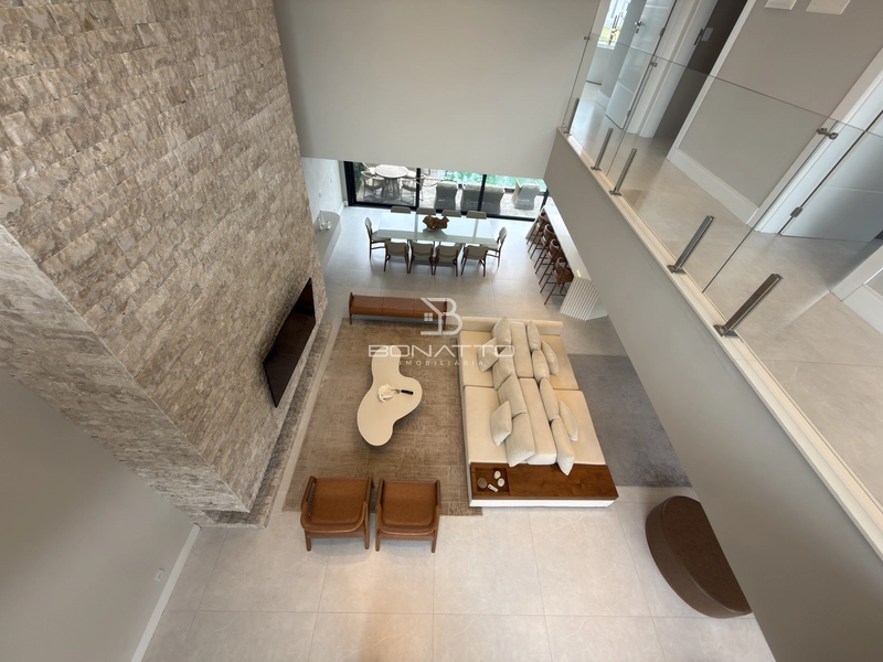 Beira lago em condomínio fechado: 3ª foto da galeria de imagens do imóvel