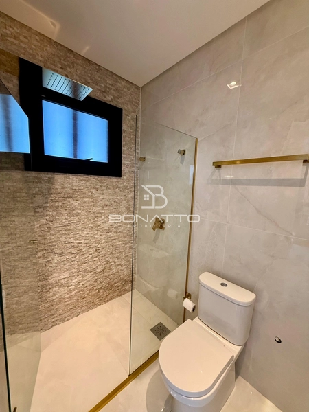 Beira lago em condomínio fechado: 33ª foto da galeria de imagens do imóvel