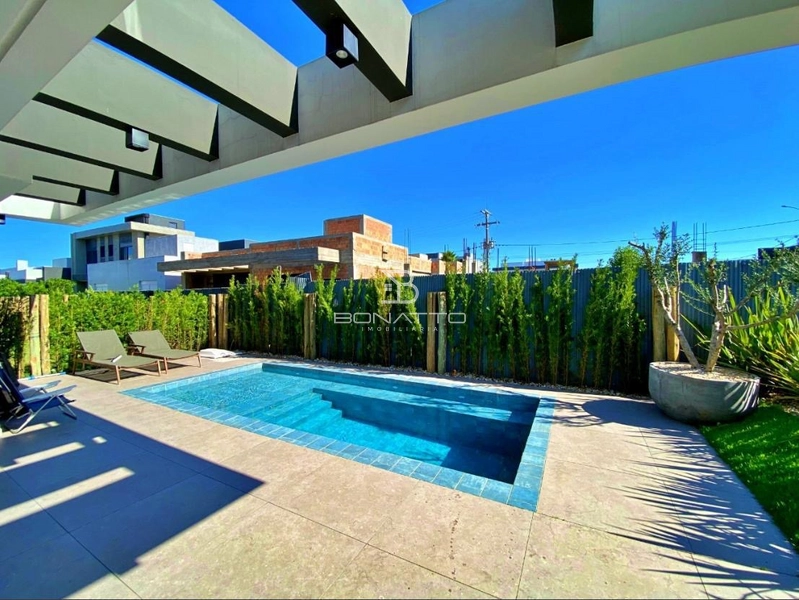 Sobrado com piscina: 5ª foto da galeria de imagens do imóvel
