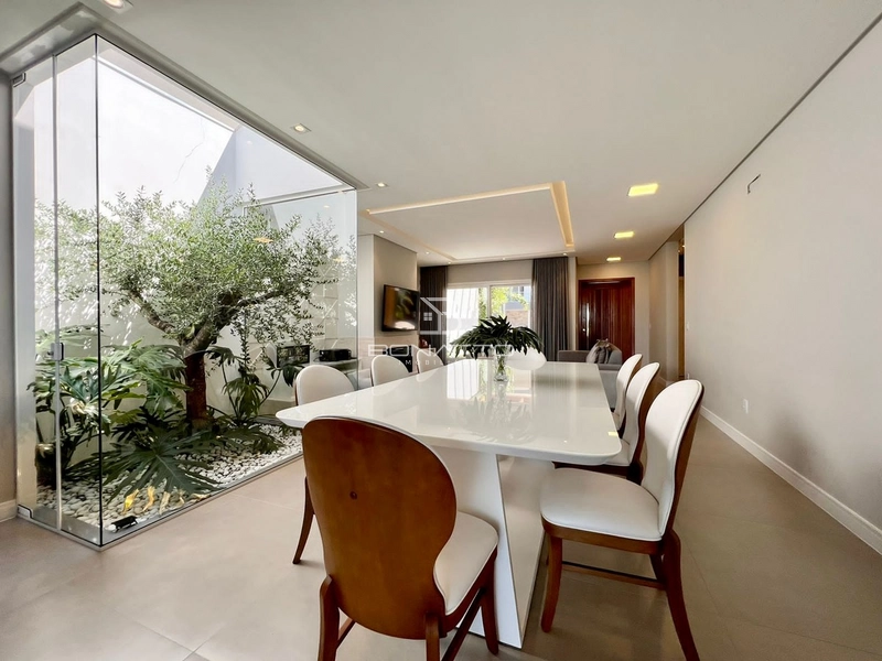 Beira lago em condomínio fechado: 7ª foto da galeria de imagens do imóvel