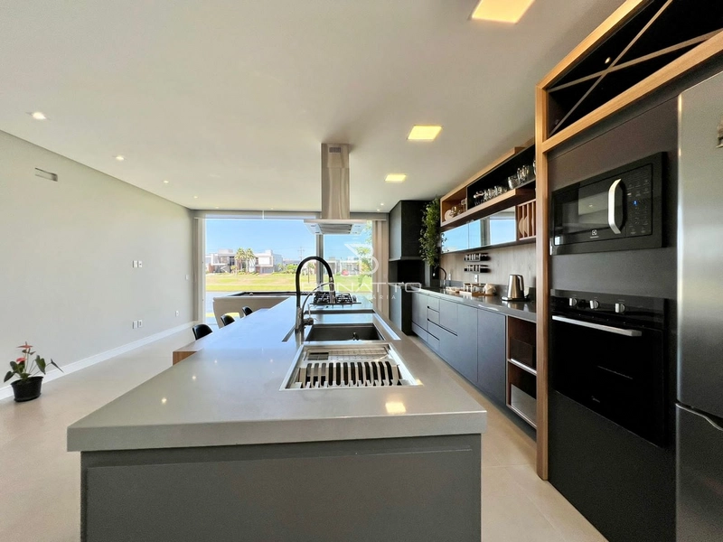 Beira lago em condomínio fechado: 11ª foto da galeria de imagens do imóvel