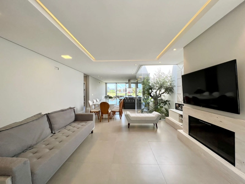 Beira lago em condomínio fechado: 5ª foto da galeria de imagens do imóvel