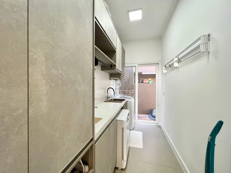 Beira lago em condomínio fechado: 23ª foto da galeria de imagens do imóvel