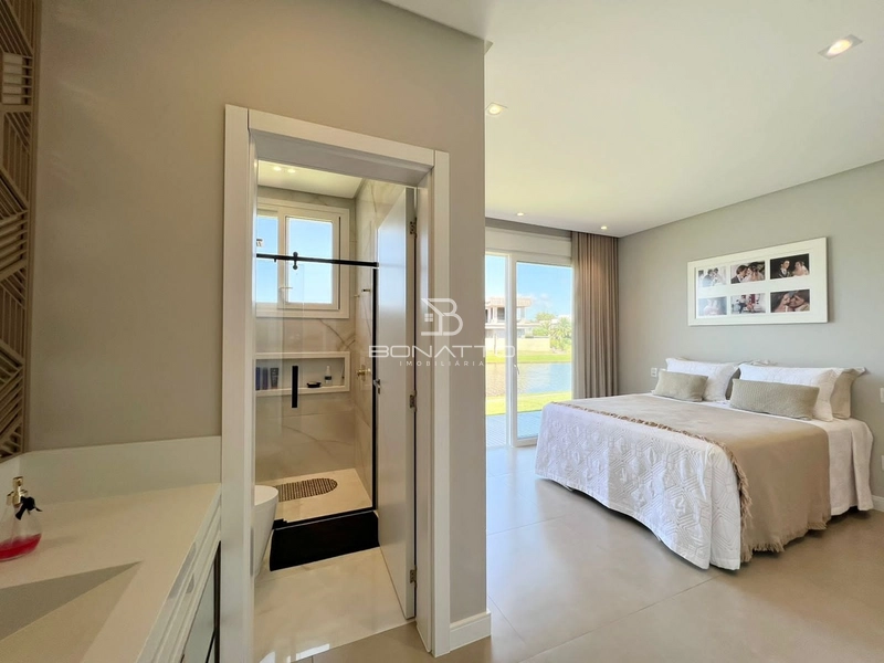 Beira lago em condomínio fechado: 26ª foto da galeria de imagens do imóvel