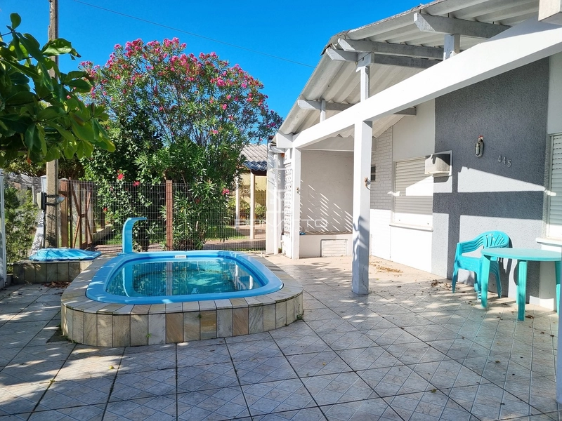 Casa com piscina em Atlântida Sul: 1ª foto da galeria de imagens do imóvel