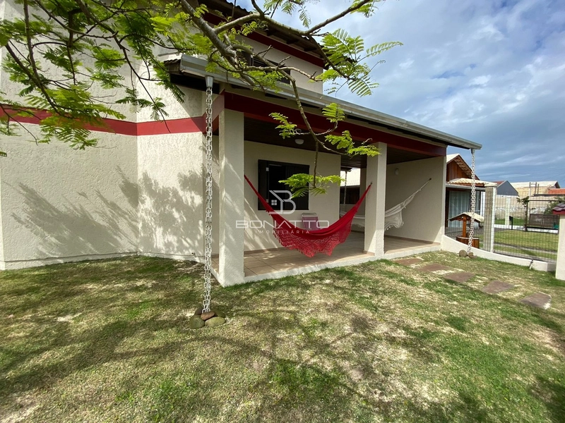 Casa em Atlântida Sul: 3ª foto da galeria de imagens do imóvel