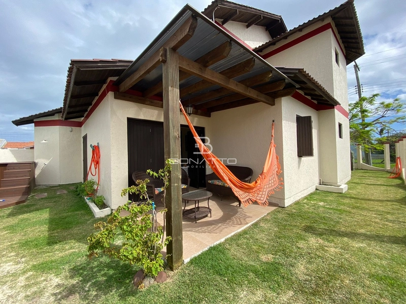 Casa em Atlântida Sul: 1ª foto da galeria de imagens do imóvel