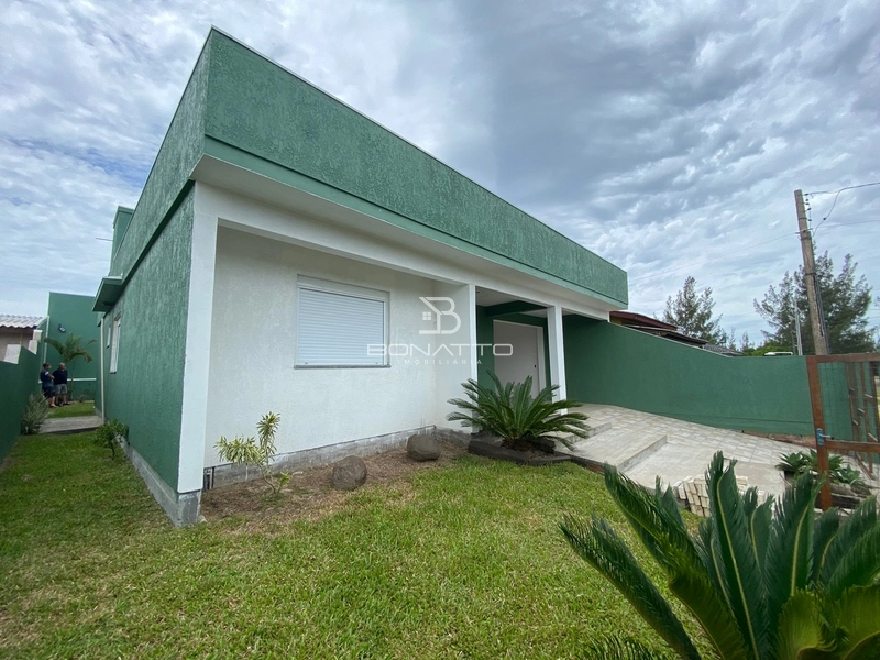 Casa em Atlântida Sul: 2ª foto da galeria de imagens do imóvel
