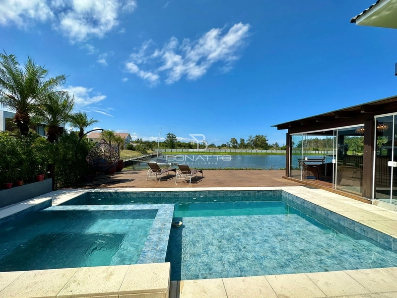 Velas da Marina beira da lagoa