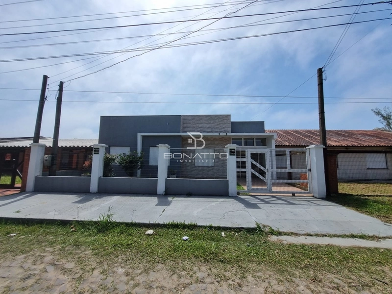Casa a venda em Atlântida Sul: 1ª foto da galeria de imagens do imóvel