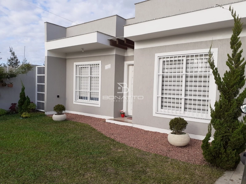 Casa com 3 dormitórios - 2 suites, piscina, 350m da beira-mar: 1ª foto da galeria de imagens do imóvel