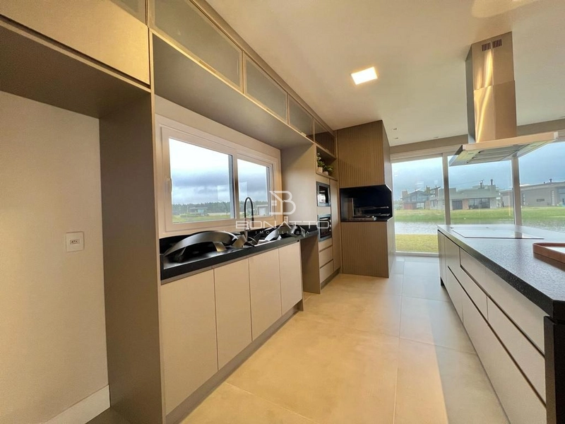 Casa no condomínio Costa Serena, mobiliada e decorada, beira lago: 12ª foto da galeria de imagens do imóvel