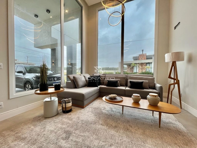 Casa no condomínio Costa Serena, mobiliada e decorada, beira lago: 2ª foto da galeria de imagens do imóvel