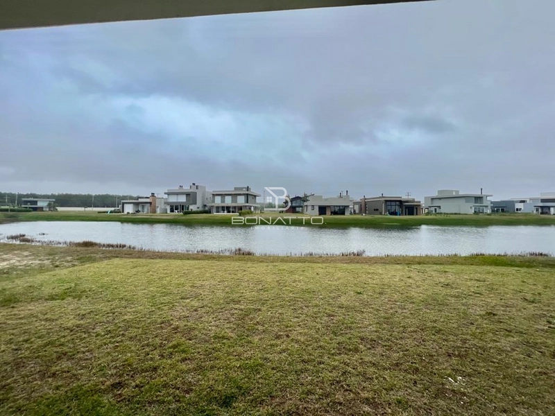 Casa no condomínio Costa Serena, mobiliada e decorada, beira lago: 14ª foto da galeria de imagens do imóvel