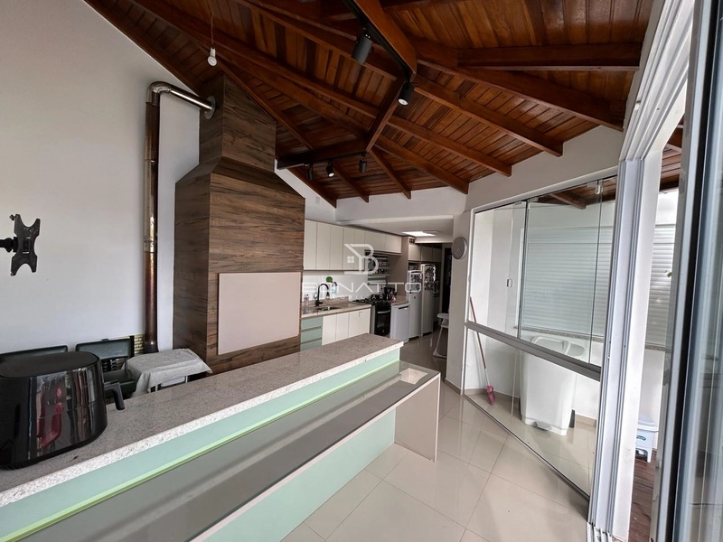 Casa com piscina: 7ª foto da galeria de imagens do imóvel