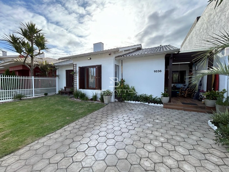 Casa com piscina: 2ª foto da galeria de imagens do imóvel